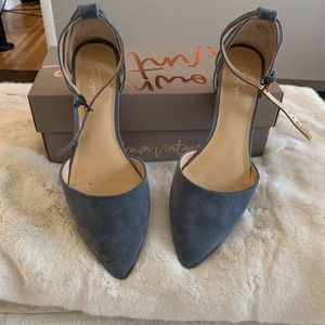 Pointed toe blue suede